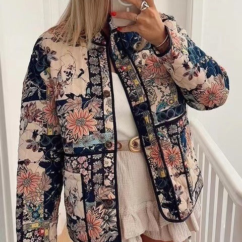Damen Gepatchte Steppjacke in floraler Patchwork‑Optik Echo Archiv