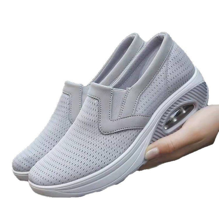 Damen  atmungsaktive Slip-On Sneaker mit Air-Cushion Keilsohle und elastischem Strickoberteil Echo Archiv