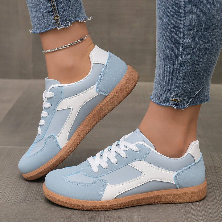 Damen Retro-Sneaker mit Gummisohle, leichtem Textilfutter und Komfortfußbett – Névara