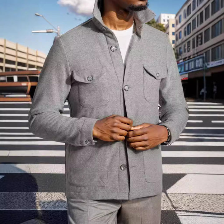 Herren modische Utilityjacke mit praktischen Taschen und elegantem Stehkragen Echoarchiv