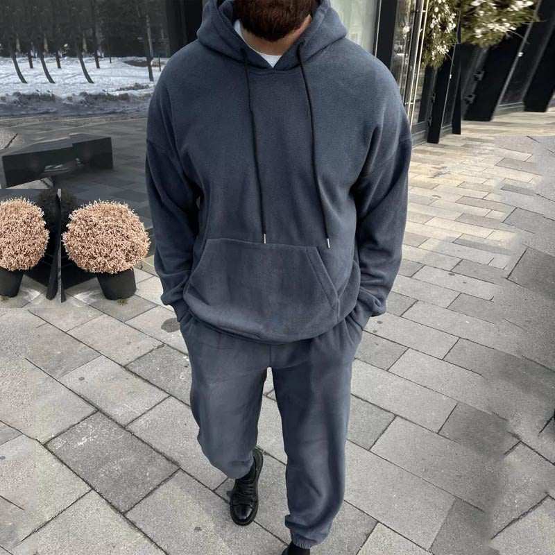 Herren modernes Sweat-Outfit mit praktischer Kapuze und bequemen Jogginghosen Echoarchiv