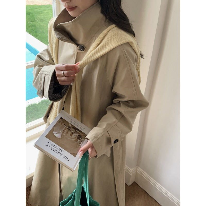 Damen Langer Trenchcoat mit hohem Stehkragen und Raglanärmeln Echoarchiv