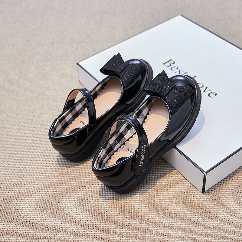 Mädchen Ballerinas mit verstellbarem Riemen und Schleifendetail Echo Archiv