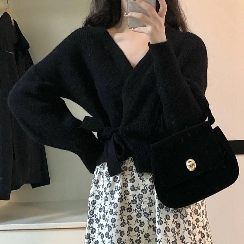 Damen Wickel-Strickjacke mit V-Ausschnitt, Taillenschleife und Ballonärmeln – Célinea