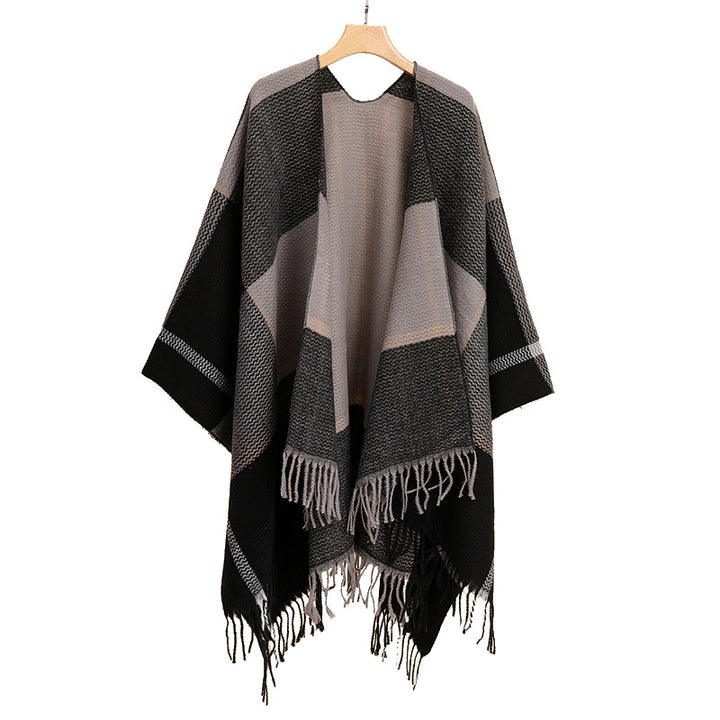 Damen Oversize-Capeponcho aus strukturierter Strickmischung mit V‑Ausschnitt, Karomuster und Fransen Echo Archiv