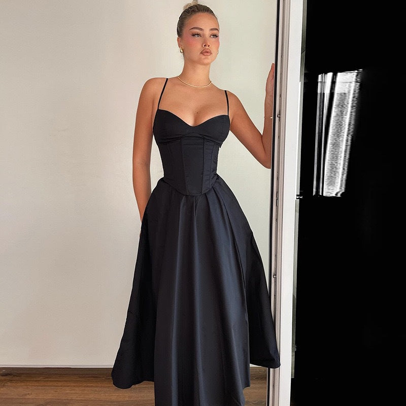 Damen Elegantes Abendkleid mit tailliertem Oberteil und schwingendem Rock Echo Archiv