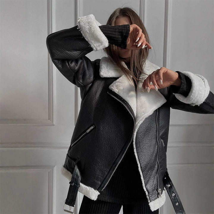 Damen Oversized Bikerjacke mit Teddyfell-Futter und verstellbaren Gürteln Echoarchiv