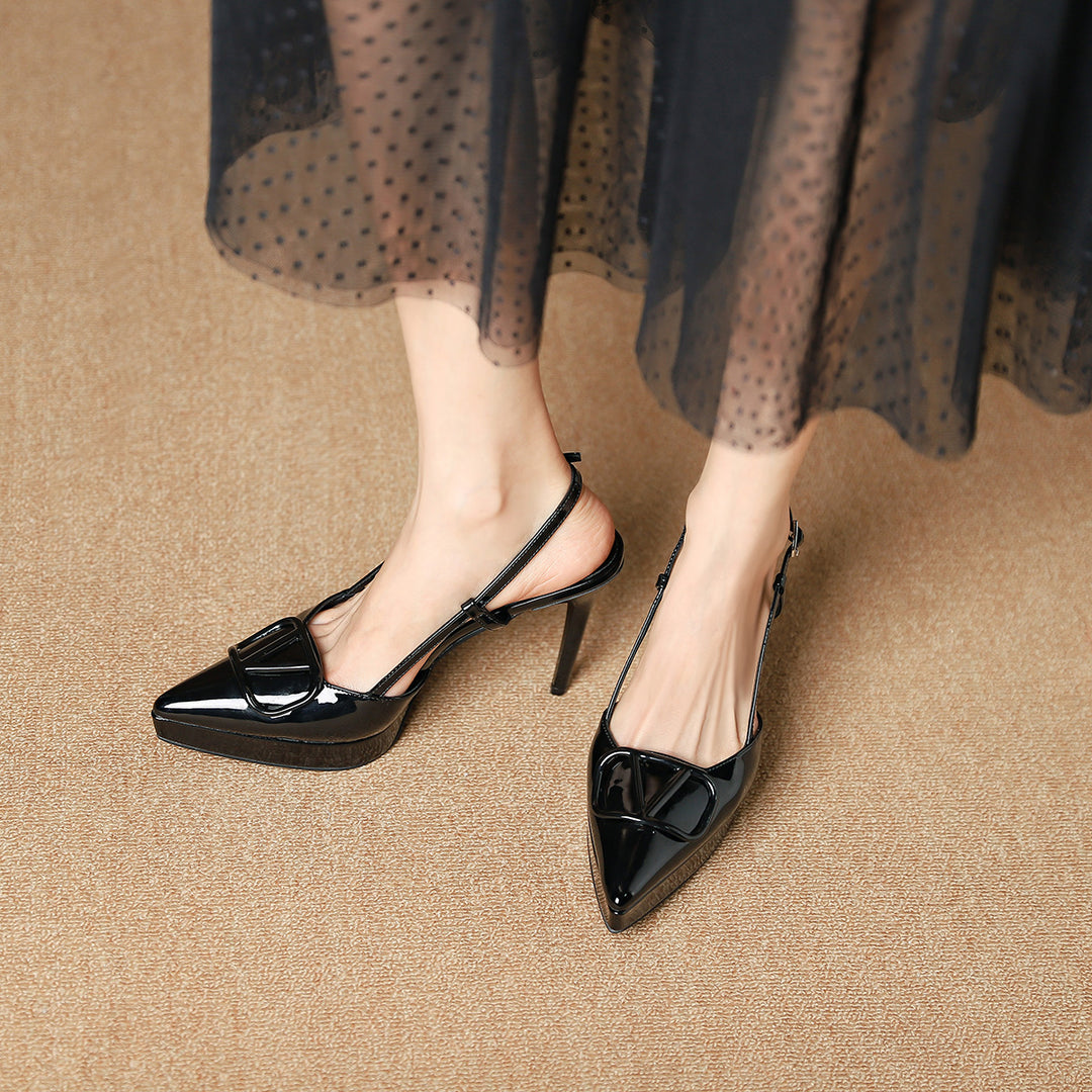 Damen Slingback-Pumps aus Lackleder mit spitzer Zehenkappe, Plateausohle und dekorativer Schnalle – Lioré