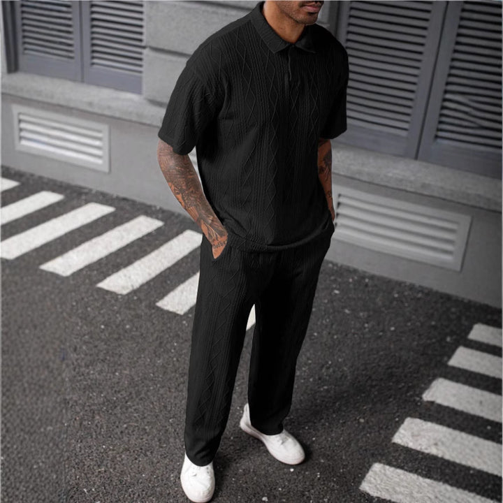 Herren Poloshirt und Jogginghose im eleganten Strickdesign Echoarchiv