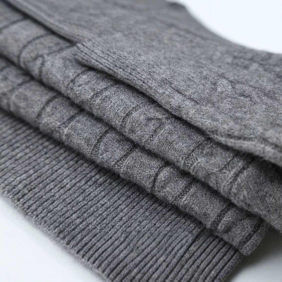Damen Oversize Zopfmuster-Pullover mit V-Ausschnitt und breitem Rippbündchen Echoarchiv