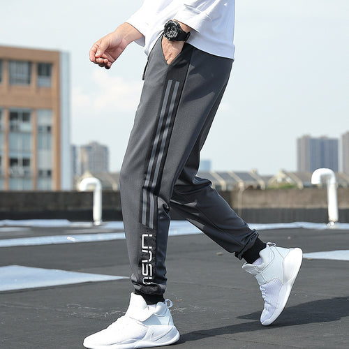 Herren Slim‑Fit Trainingshose mit elastischem Bund, Kordelzug und gerippten Bündchen Echoarchiv