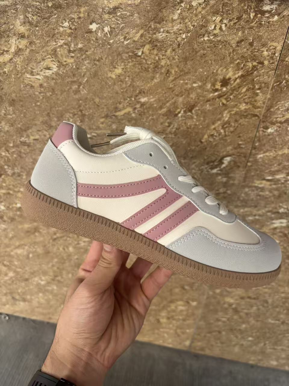 Damen Mary-Jane-Sneaker mit Klettverschluss und gepolstertem Komfortfußbett – Névara