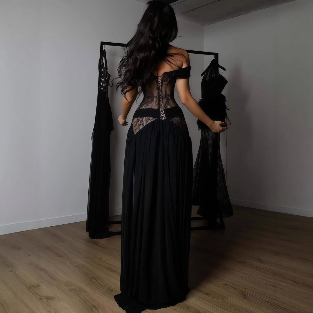 Damen Elegantes Spitzenkleid mit tiefem Schlitz und trägerlosem Schnitt Echo Archiv
