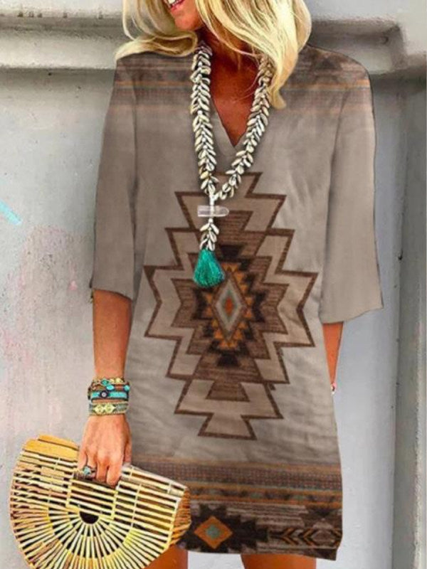 Damen Boho Tunika Kleid mit V-Ausschnitt, 3/4 Ärmeln und geometrischem ethnischem Druck – Lunéa