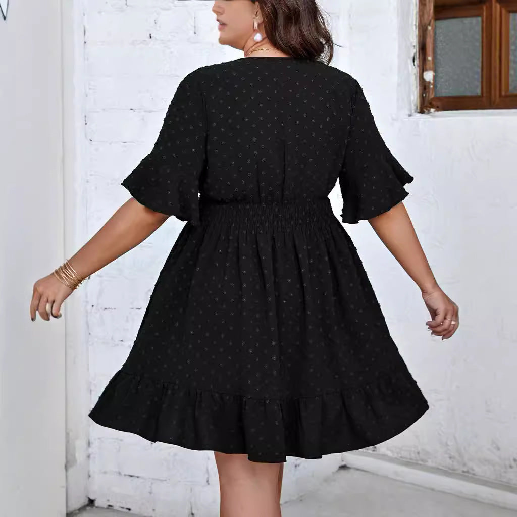 Damen Midikleid mit drapiertem V‑Ausschnitt, Smok-Taillenband und Volantstufen – Élara