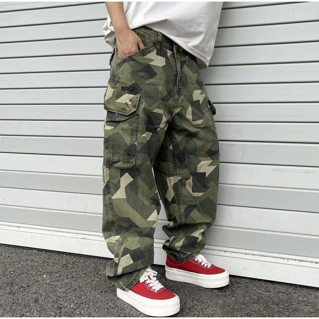 Herren Cargohose mit modernem Camouflage-Muster Echoarchiv