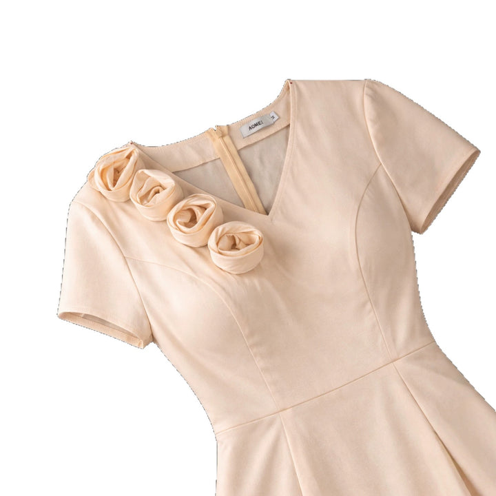 Damen figurbetontes Kleid mit Volant und Blütenapplikationen Echo Archiv