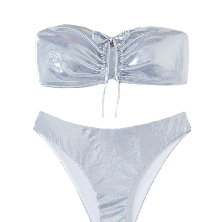Damen Bandeau-Bikini mit glänzendem Oberteil und hohem Beinausschnitt Echo Archiv