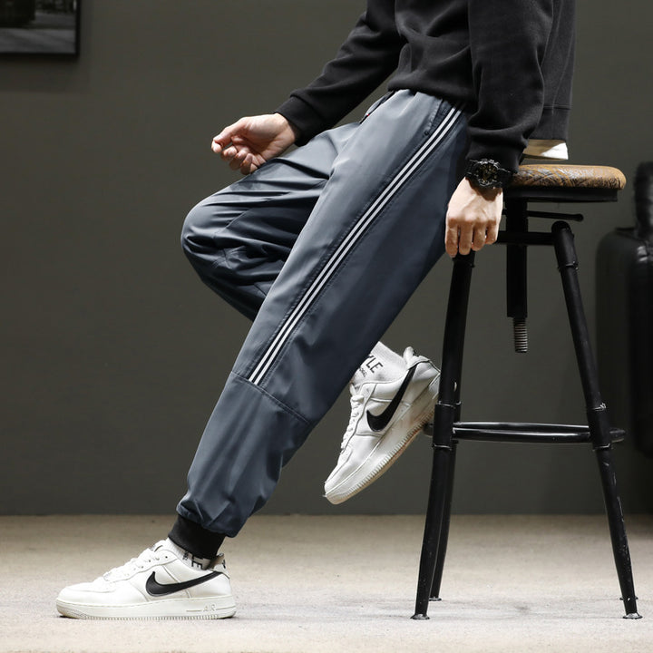 Herren Sportliche Nylon-Joggerhose mit elastischem Bund und seitlichen Kontraststreifen Echo Archiv