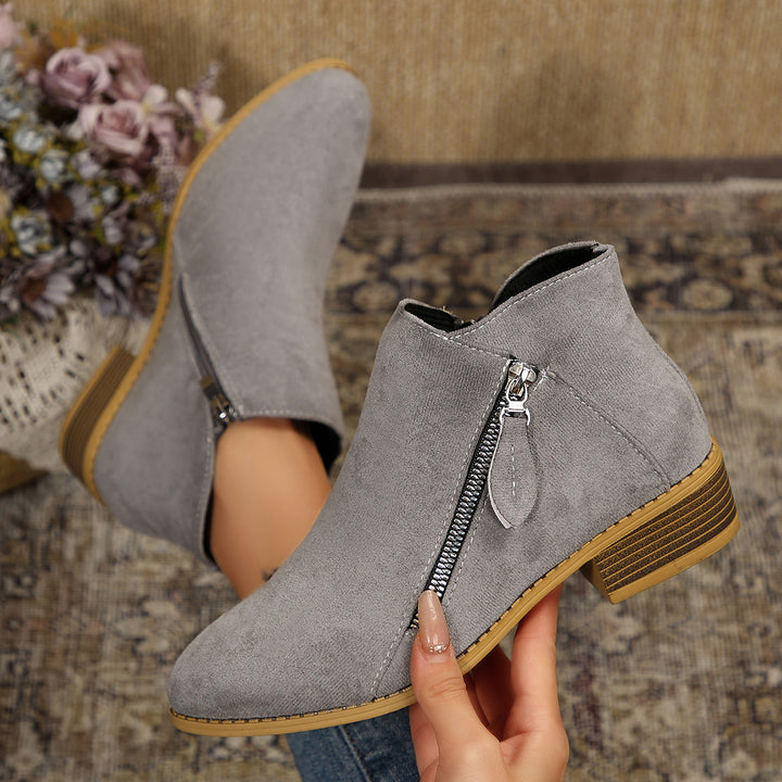 Damen Moderne Kurzschaft-Stiefelette mit sichtbarem Metallreißverschluss und niedriger Holzoptik-Blocksohle – Varelle