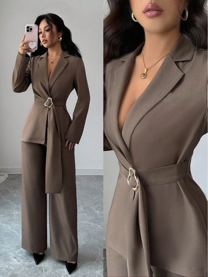 Damen Elegantes Blazer-Kostüm mit Taillengürtel Echo Archiv