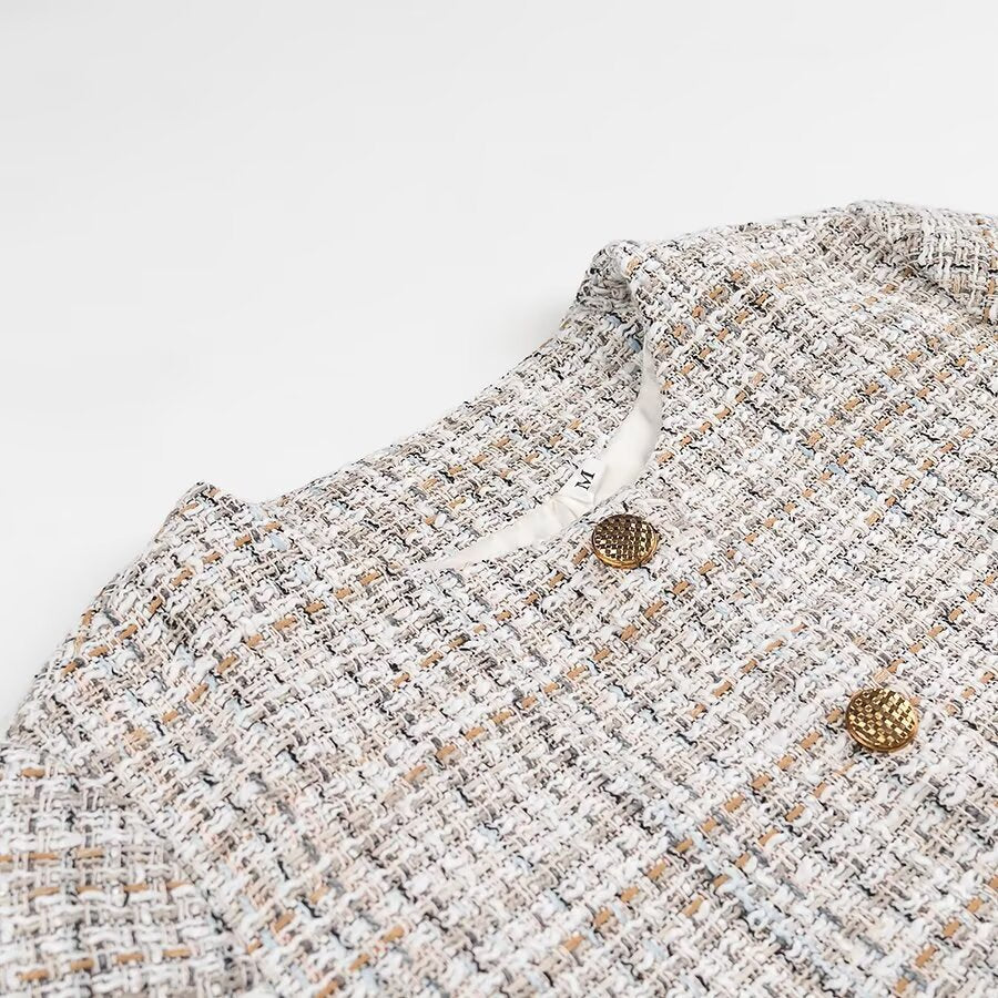 Damen Kurzjacke aus Bouclé‑Tweed mit rundem Ausschnitt und dekorativen Goldknöpfen Echo Archiv
