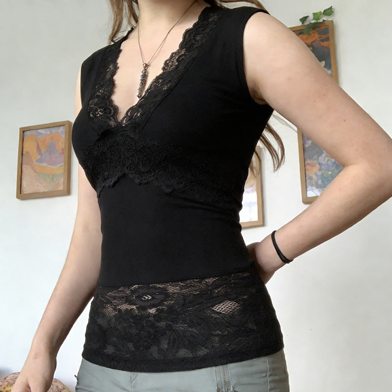 Damen-Spitzen-Tanktop mit tiefem V-Ausschnitt und dekorativen Rüschendetails Echo Archiv