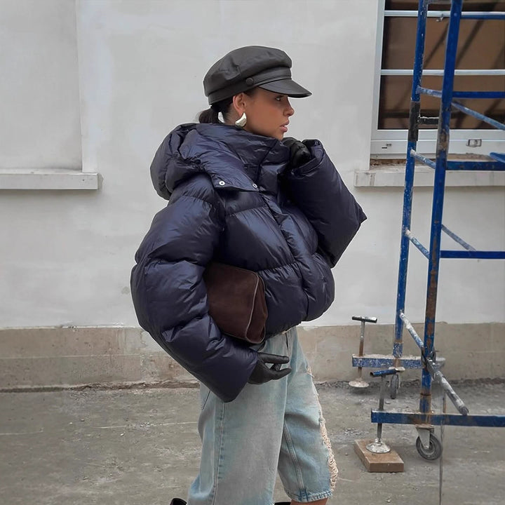 Damen Kurz geschnittene glänzende Oversize-Steppjacke mit hohem Kragen Echoarchiv