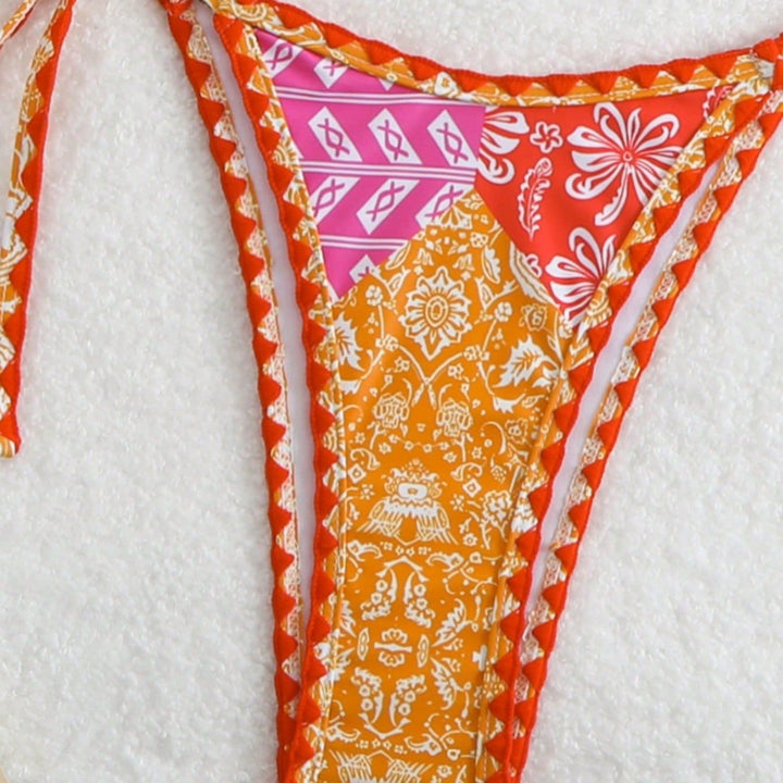 Damen Triangel-Bikini mit verspieltem Schnitt und exotischem Muster Echo Archiv