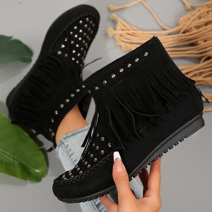 Damen Fransen‑Ankleboots im Mokassinstil mit Nieten und Rückenreißverschluss – Varelle