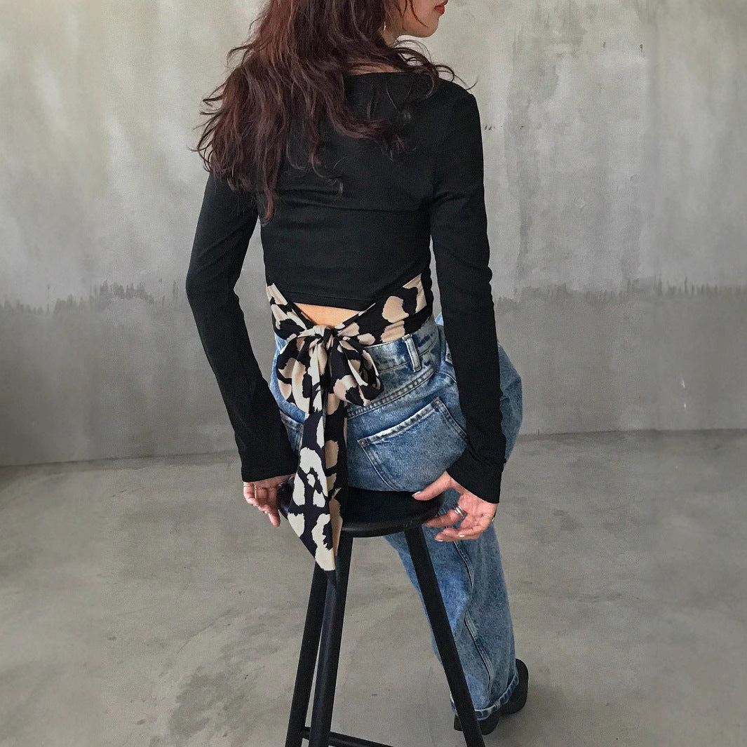 Damen Cropped Wickelshirt mit Rückenschleife und bedrucktem Bindegürtel – Avérine
