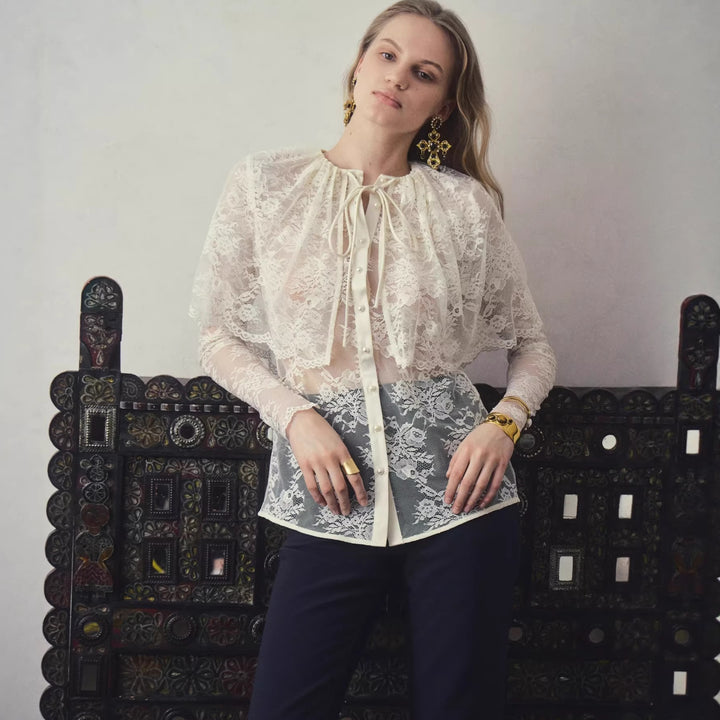 Damen Spitzenbluse mit eleganter Schleifenverzierung und transparenten Einsätzen Echo Archiv