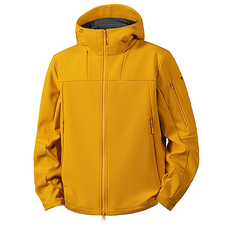 Herren Softshell-Outdoorjacke mit Kapuze, wind- und wasserabweisender Membran, verdeckten Reißverschlusstaschen und ergonomischem Schnitt Echoarchiv