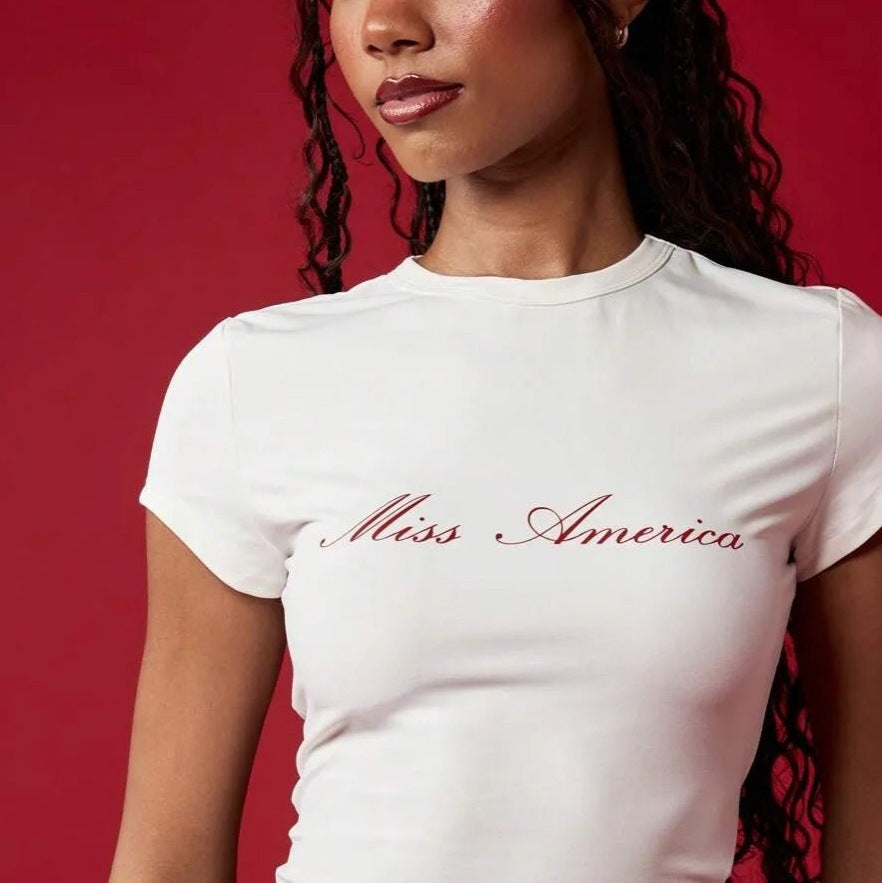 Damen Crop-T-Shirt mit elegantem Schriftzug Echo Archiv