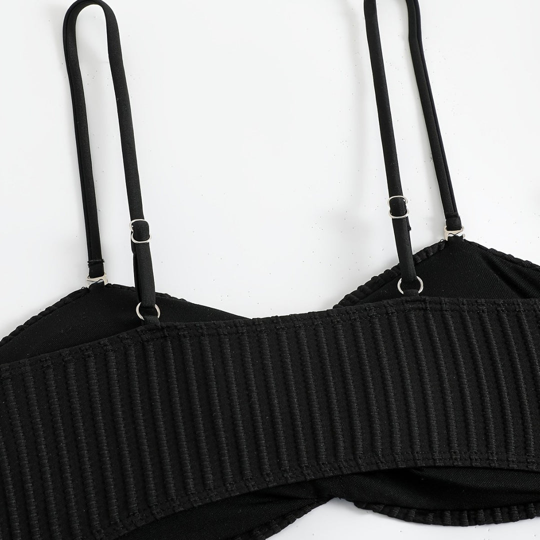 Damen Bikini Set mit elegantem Rüschen-Detail und modischen Kettenakzenten Echo Archiv