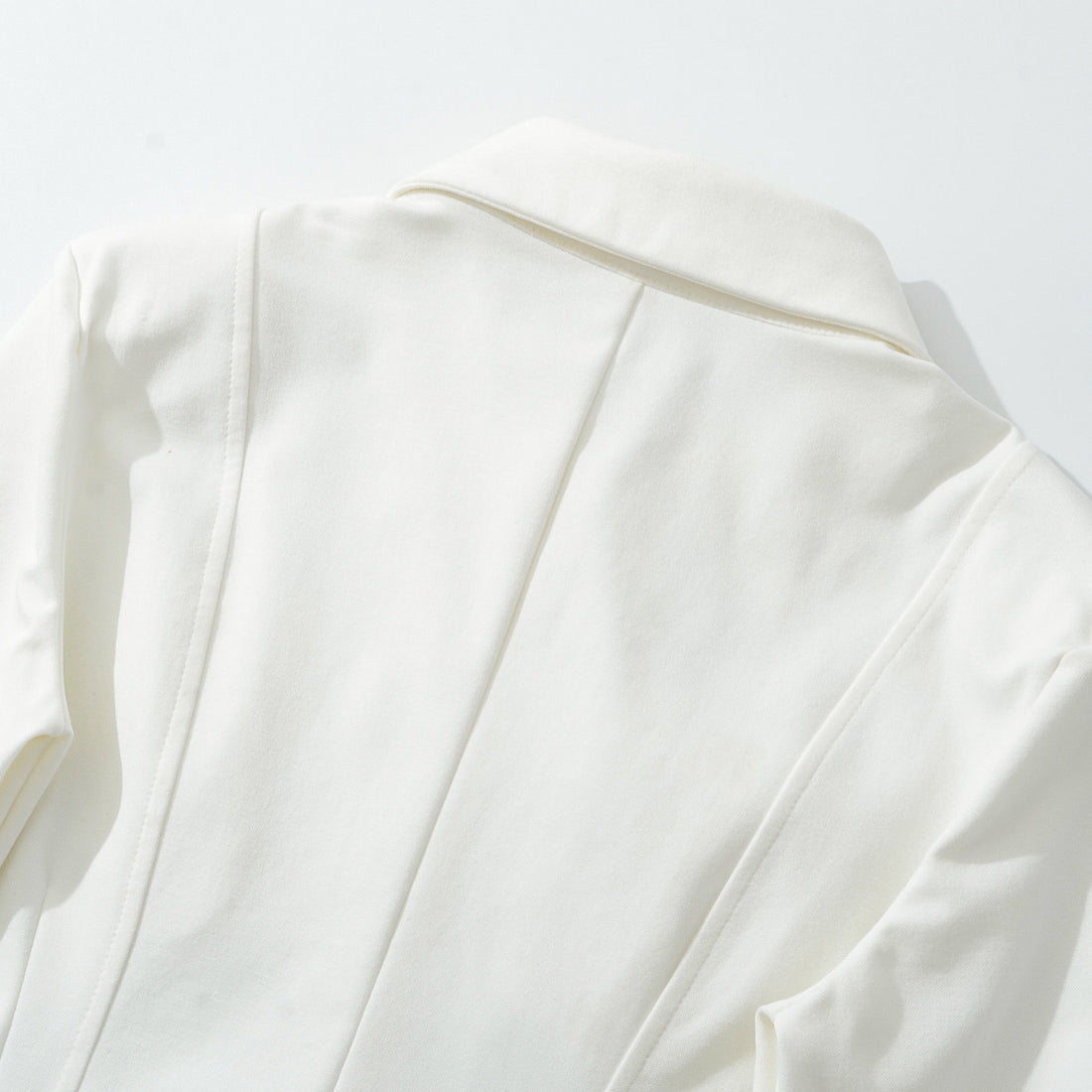 Damen Taillierte Hemdbluse mit Brustklappen und taillierten Abnähern Echoarchiv