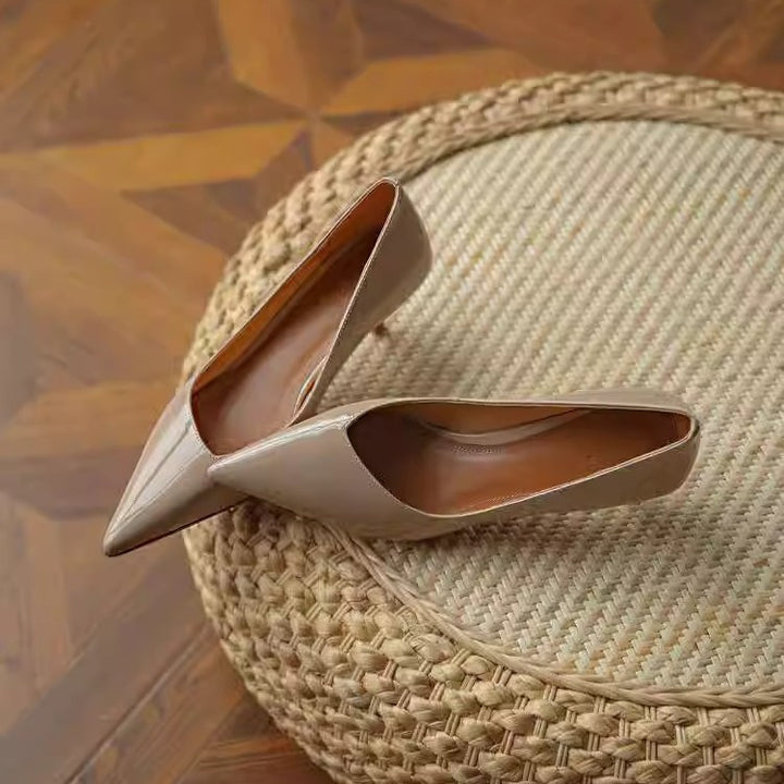 Damen Spitz zulaufende Lack-Pumps mit niedrigem Kittenabsatz – Lioré