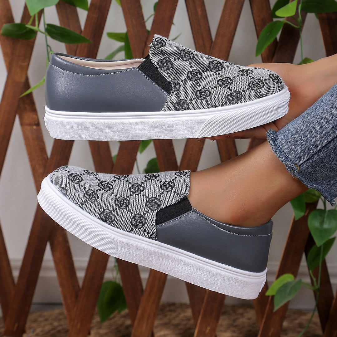 Damen Slip-On Plateau-Sneaker mit Glitzerfront, gepolstertem Fersenbereich und weißer Profilsohle – Névara