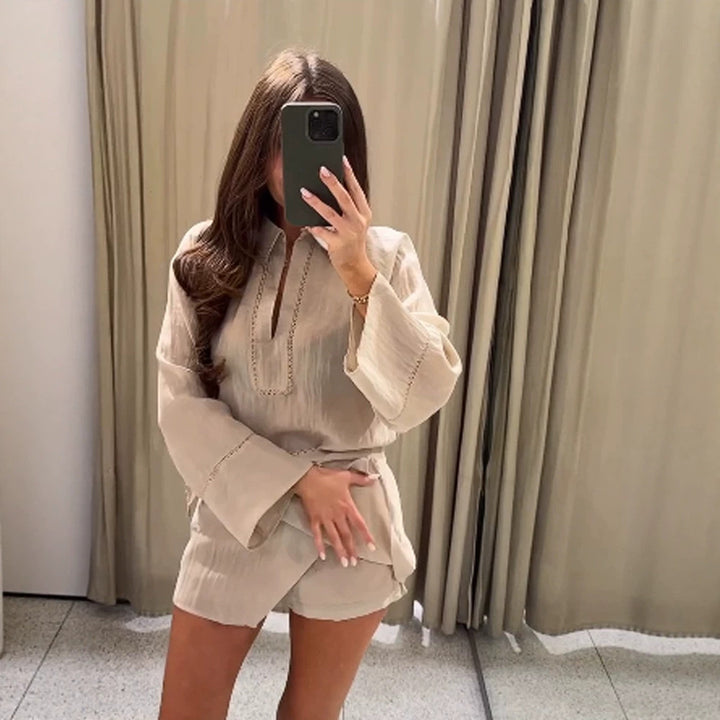 Damen Leichtes Crinkle-Zweiteiler mit Oversized-Hemd und Wickel-Minirock Echoarchiv