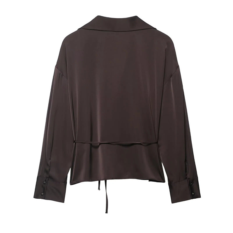 Damen nan seidenähnliche Hemdbluse mit Tunnelzug tailliertem Bindegürtel und überschnittener Schulter Echo Archiv
