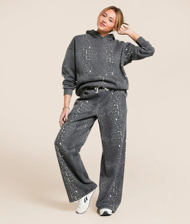 Damen nan zweiteiliges Freizeitset mit Oversize-Kapuzenpullover und weiter Komforthose aus angerautem Sweat mit Animal-Print Echo Archiv