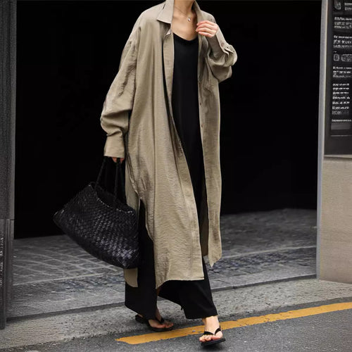 Damen Langer Satin‑Effekt Duster mit Stehkragen, Oversize‑Schnitt und tiefen Seitenschlitzen – Montévia