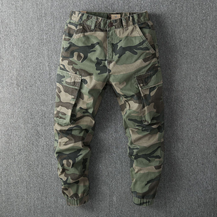 Herren Cargohose im Camouflage-Muster mit elastischen Bündchen und Multifunktionstaschen Echoarchiv