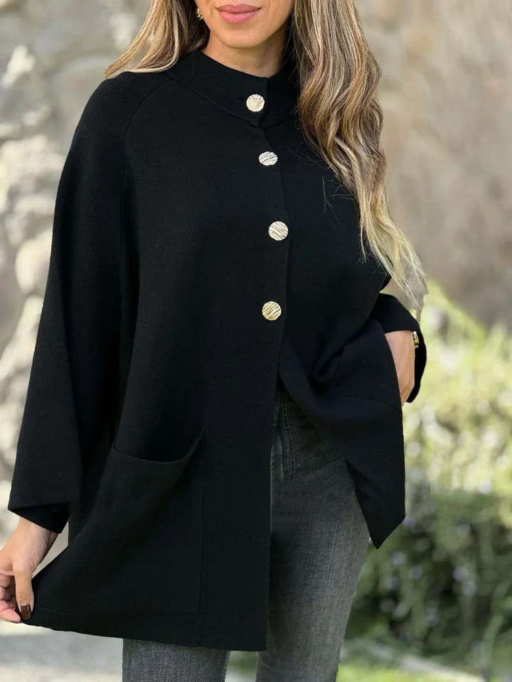 Damen Oversize Cape-Cardigan mit Stehkragen, aufgesetzten Taschen und Zierknöpfen – Veloura