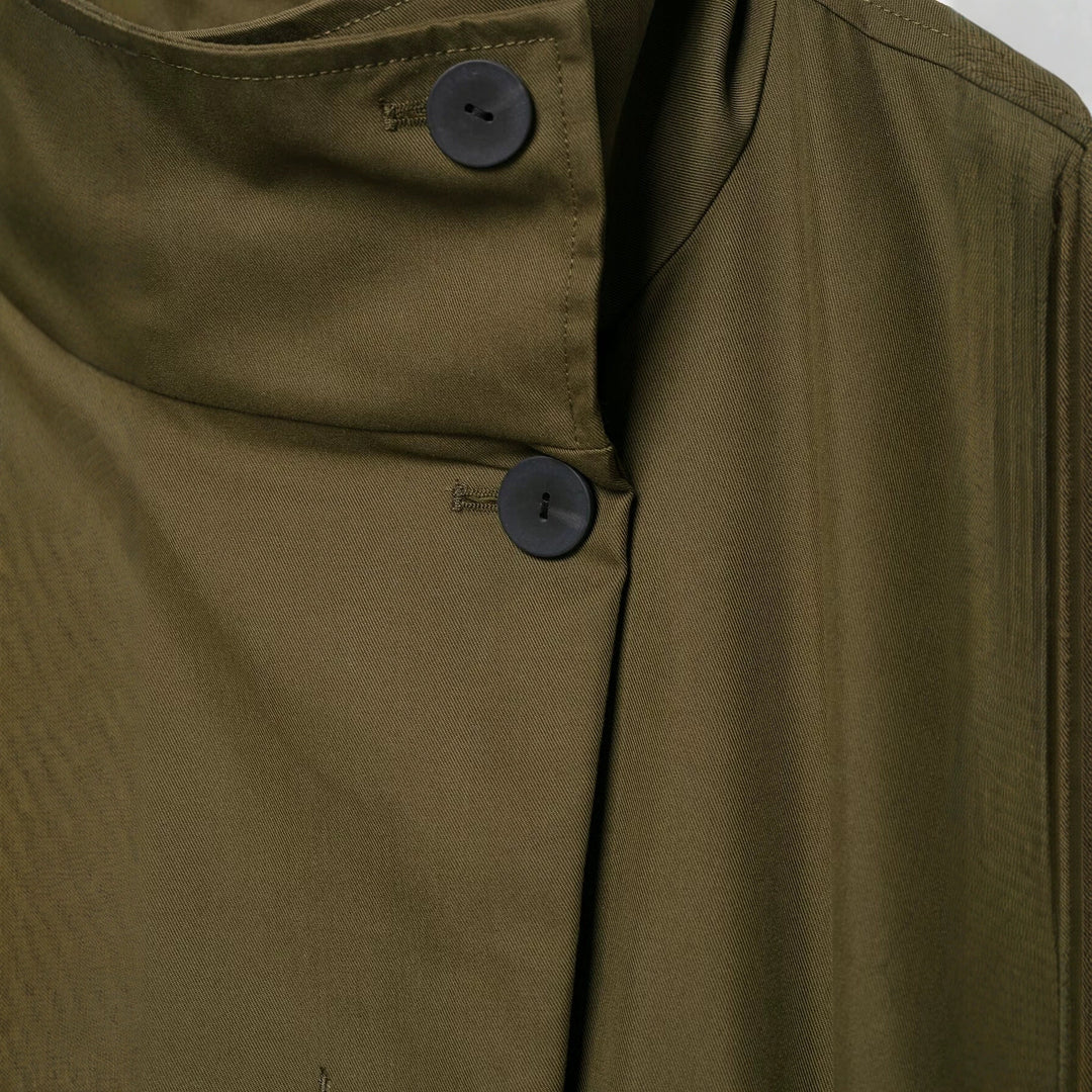 Damen Kurze Utility-Capejacke mit Tunnelzug, hohem Stehkragen und verstellbaren Ärmelriegeln Echoarchiv