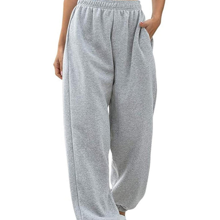 Damen weite High‑Waist Sweatpant mit elastischem Komfortbund, seitlichen Eingrifftaschen und gerafften Knöchelbündchen – Avérine
