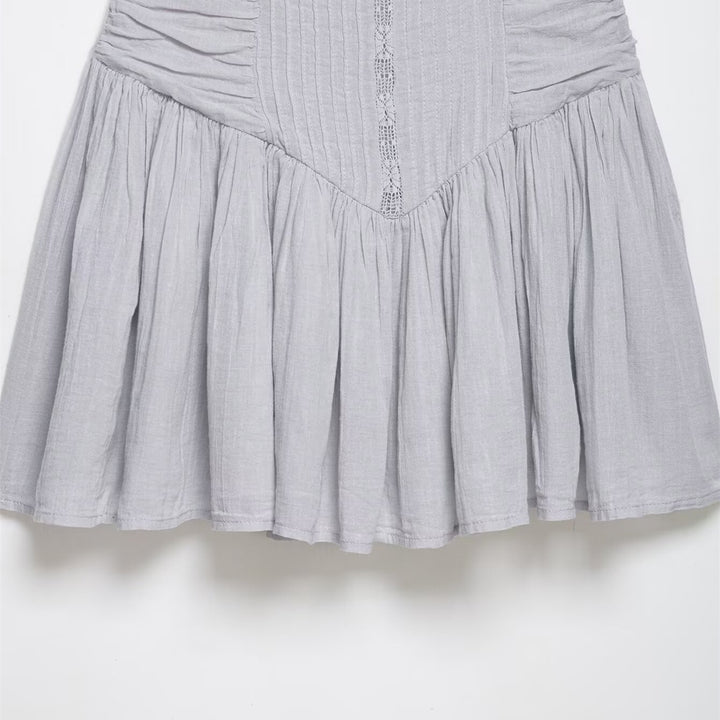 Damen sommerliches Minikleid mit feinen Rüschendetails und strukturierter Passform Echo Archiv