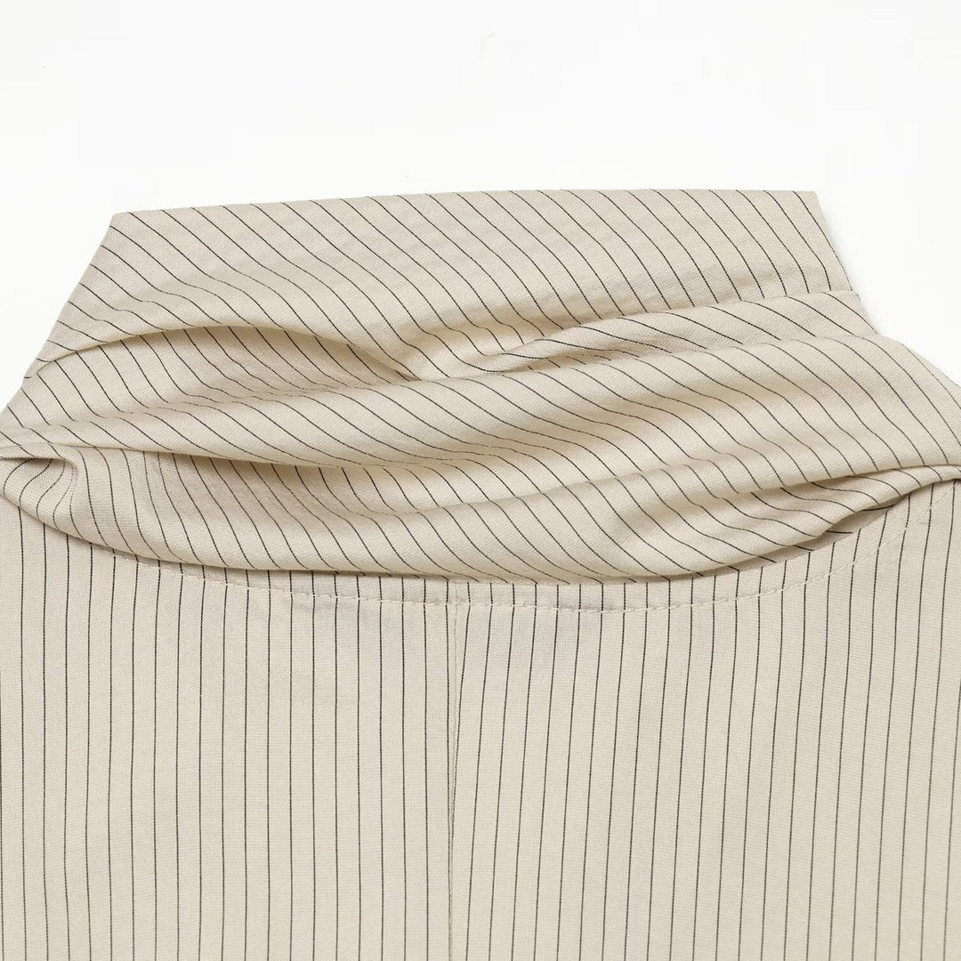 Damen Bluse mit Halstuchkragen, feinem Nadelstreifen und floraler Applikation Echoarchiv