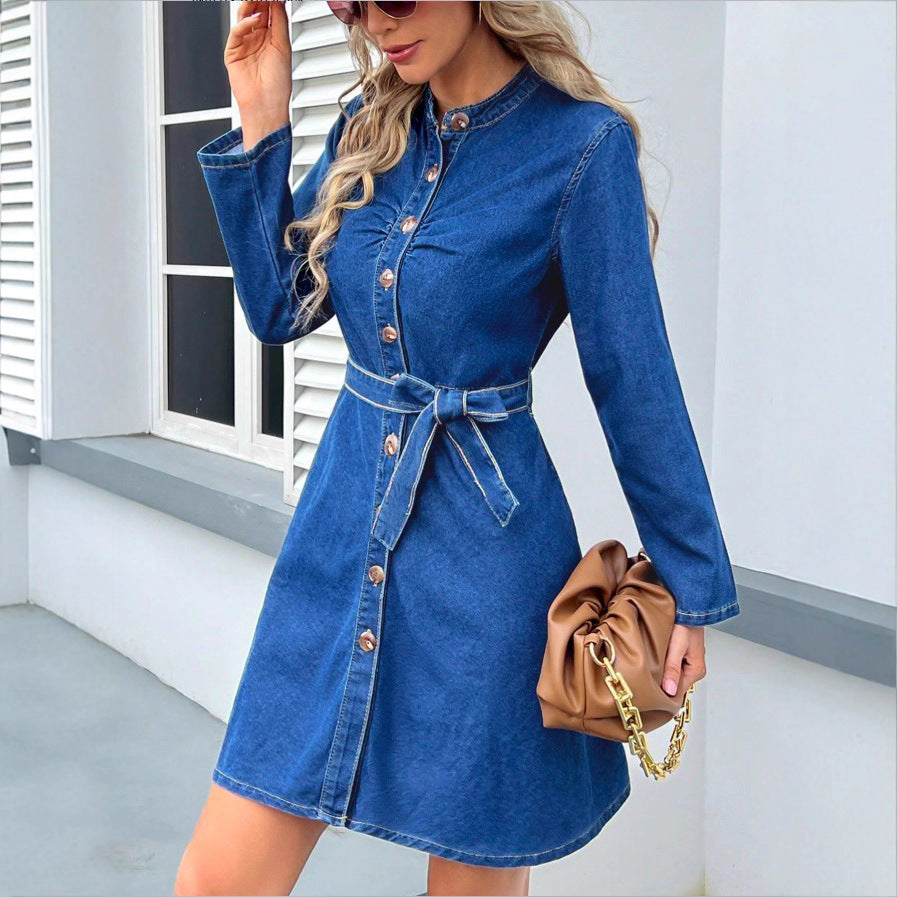 Damen Tailliertes Denim-Kleid mit Knopfleiste und Bindegürtel Echo Archiv