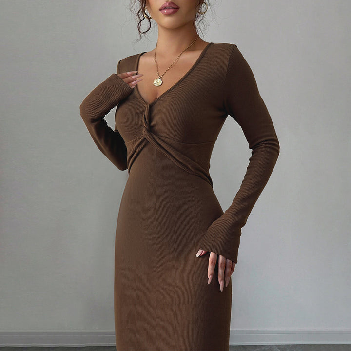 Damen geripptes Midikleid mit Twist-Detail, V-Ausschnitt und taillierter Stretch-Silhouette – Élara